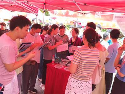 用心用情用力服務高考考生，專心專注專業做好招生咨詢——校領導參與招生咨詢工作的實踐與思考